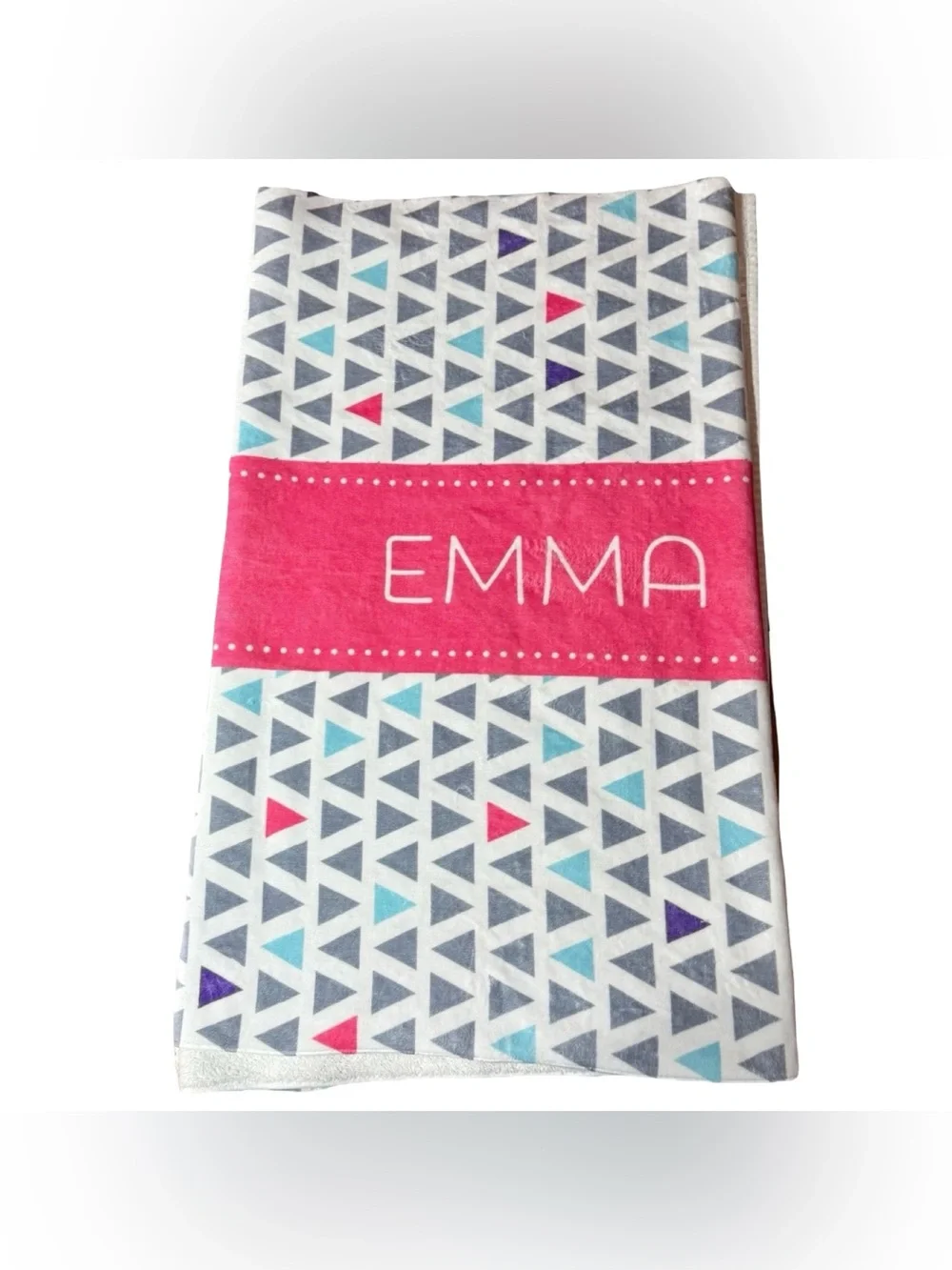 Personalized Emma Beach Towel – Pink & Grey Triangle Pattern – Quick Dry Premium